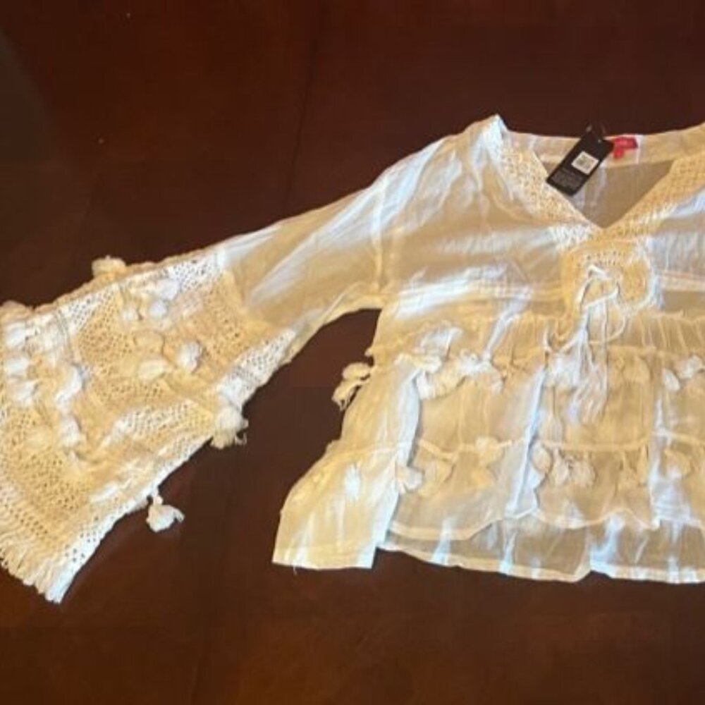 Womens White Lace Bell Sleeve Boho Top‎ By Ranee sz medium Small hole see pic